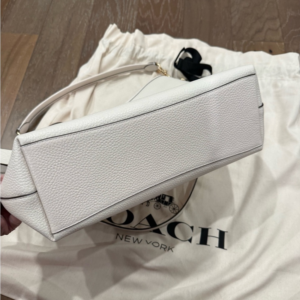 Coach Women's Zippered Leather Bag.2 Detachable Straps Shoulder Bag or Crossbody - Picture 11 of 13